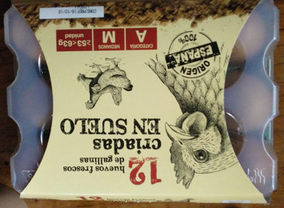 12 huevos frescos de gallinas criadas en el suelo